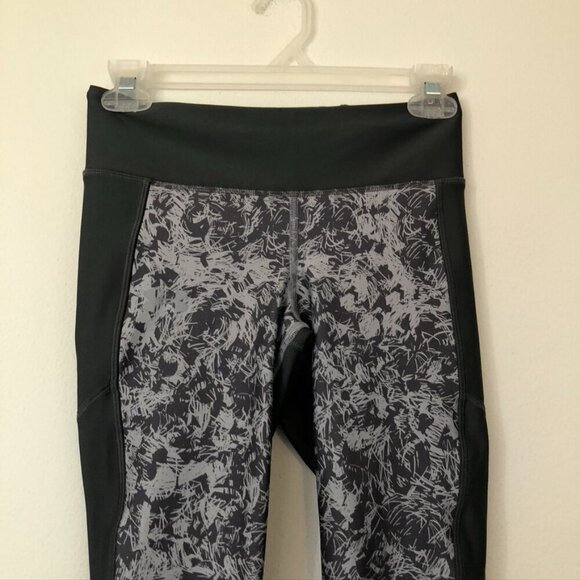 UNDER ARMOUR Mileage Printed Capri Gray Geometric Active Workout Leggings Small - Picture 3 of 12